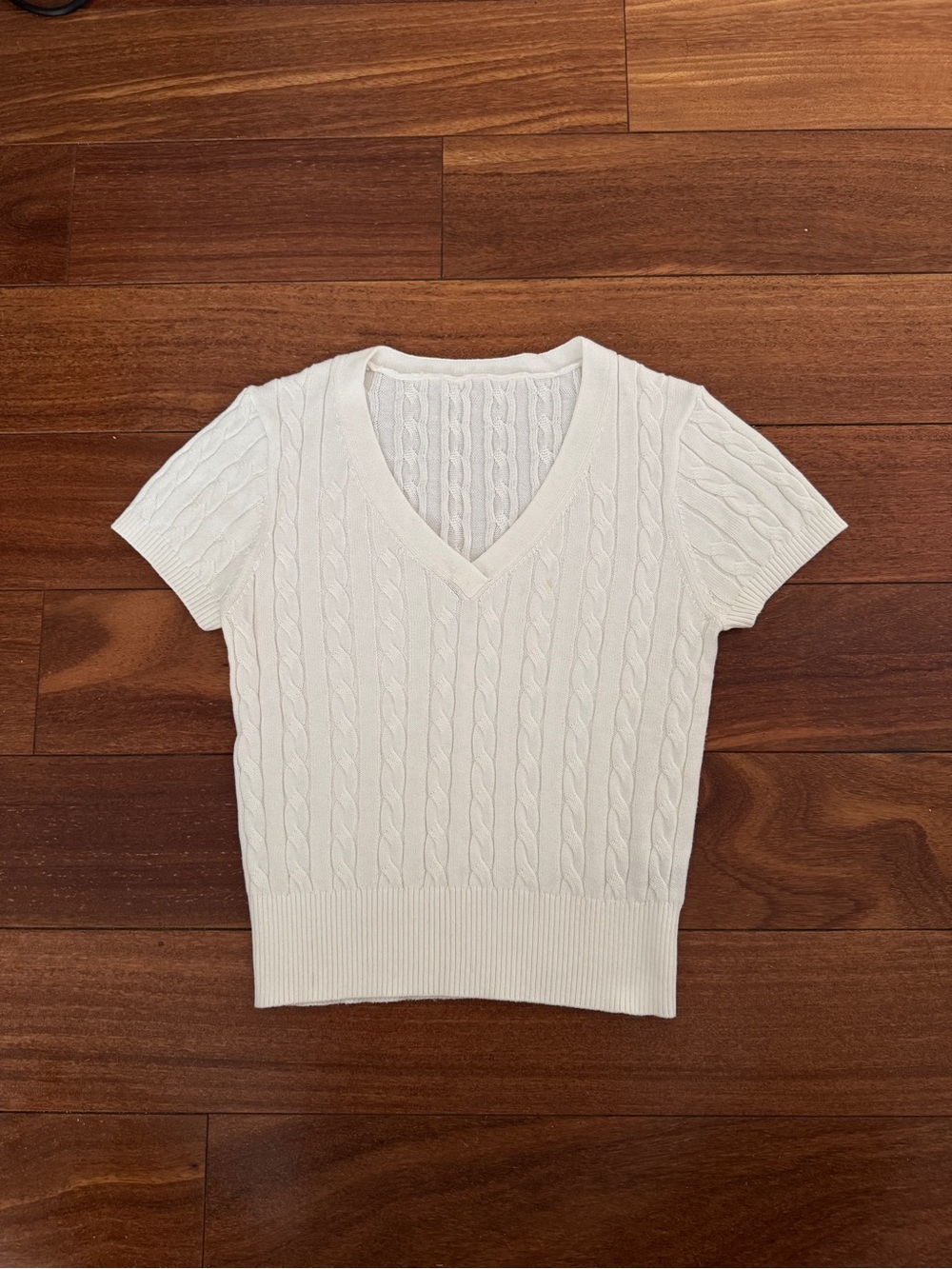 Women's Cream Cable V-Neck Short Sleeve Sweater